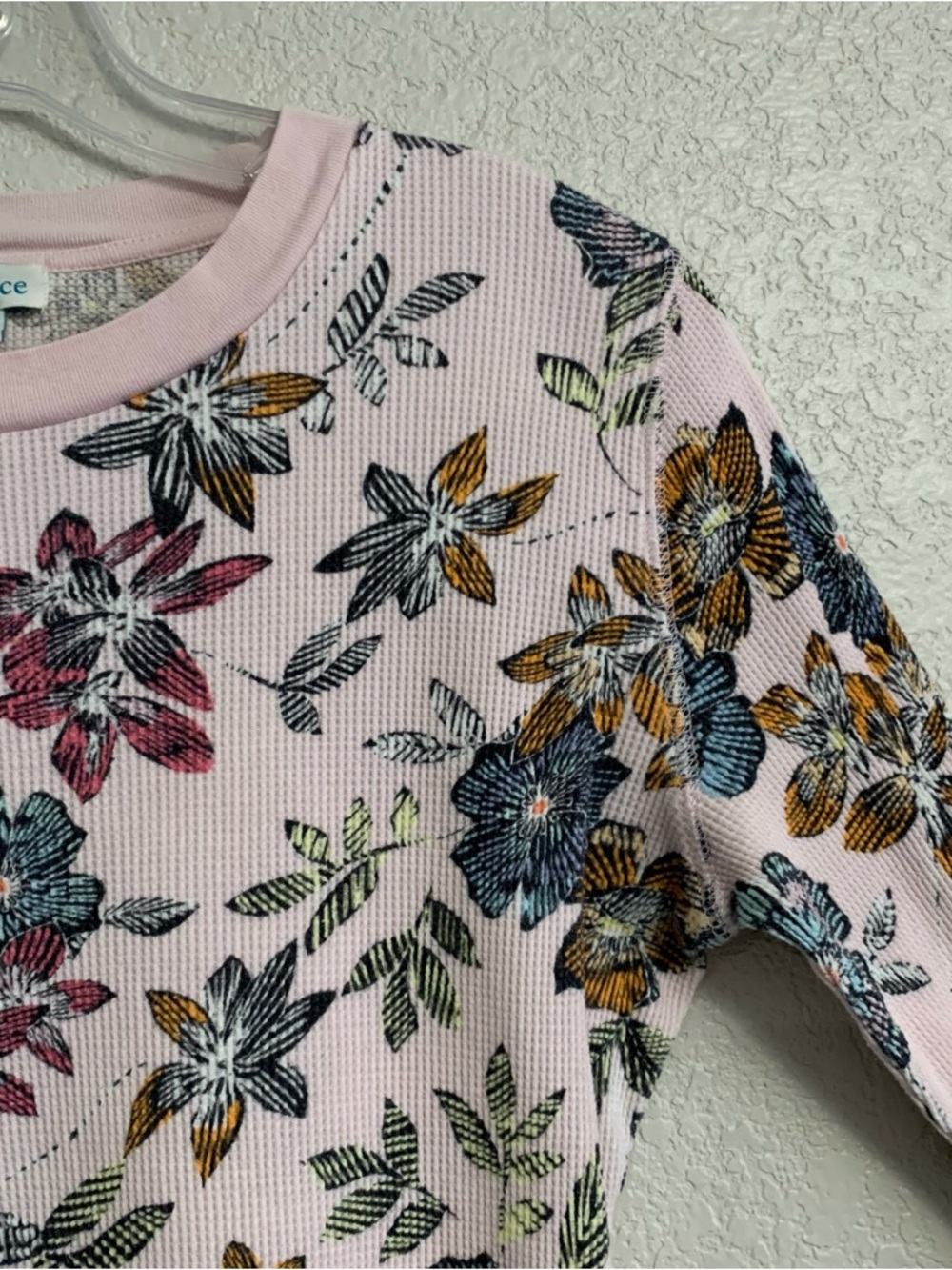 Sundance Tee Top Women M Floral Thermal Waffle Velvet Button Cuff Trim Boho Pink - Picture 5 of 16
